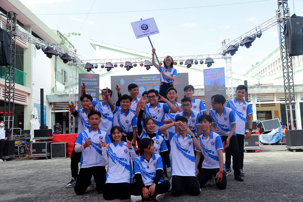 Hoi-Thi-Dan-Vu-Flashmob-03.jpg